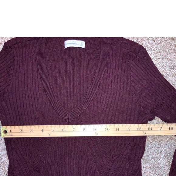 Abercrombie Fitch Burgundy Ribbed V Neck Sweater Zipper Accent Size Medium - Picture 7 of 7